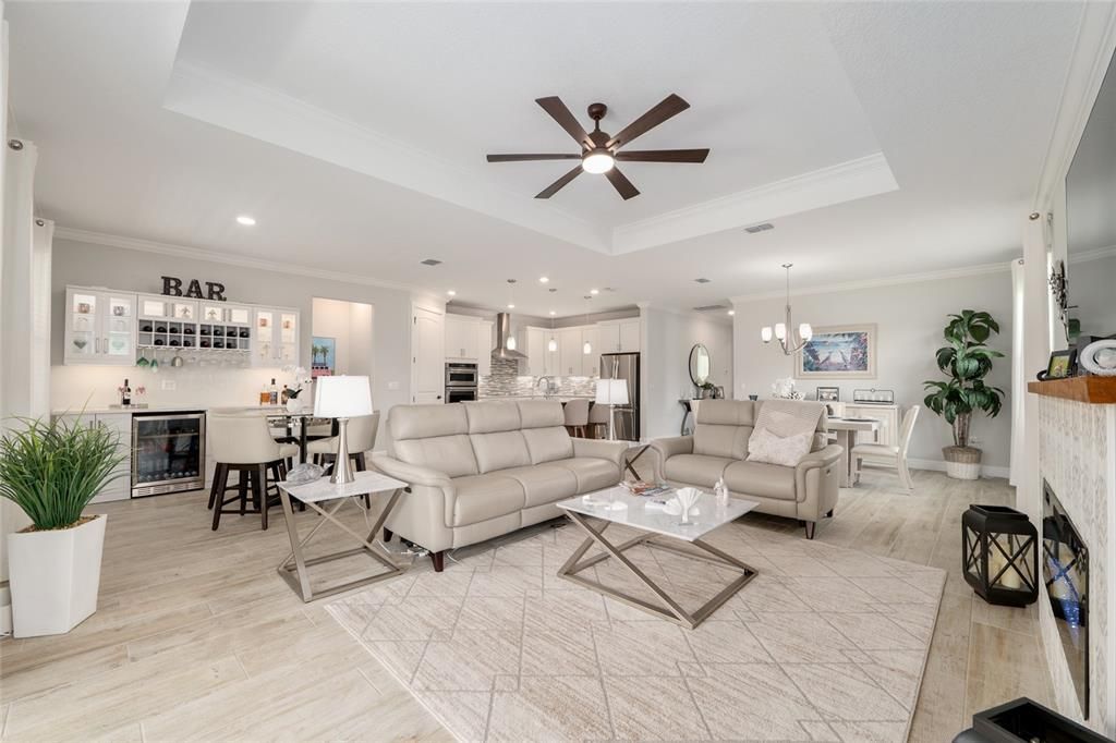 For Sale: $604,000 (2 beds, 2 baths, 2049 Square Feet)