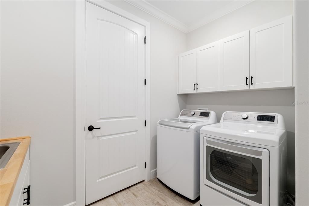 For Sale: $604,000 (2 beds, 2 baths, 2049 Square Feet)