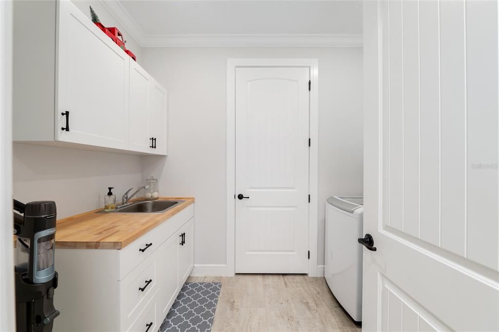 For Sale: $604,000 (2 beds, 2 baths, 2049 Square Feet)