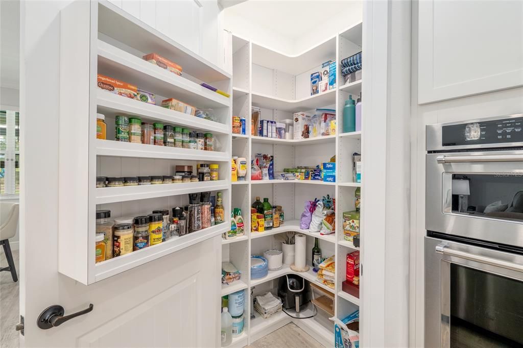 For Sale: $604,000 (2 beds, 2 baths, 2049 Square Feet)