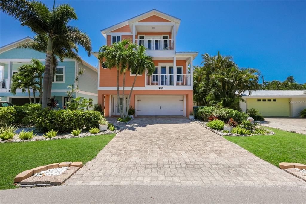 For Sale: $1,900,000 (4 beds, 3 baths, 2566 Square Feet)