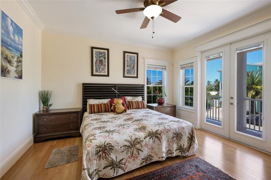 For Sale: $1,900,000 (4 beds, 3 baths, 2566 Square Feet)