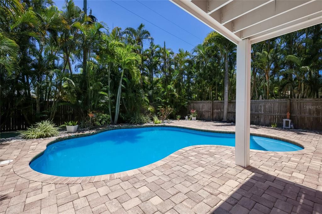 For Sale: $1,900,000 (4 beds, 3 baths, 2566 Square Feet)