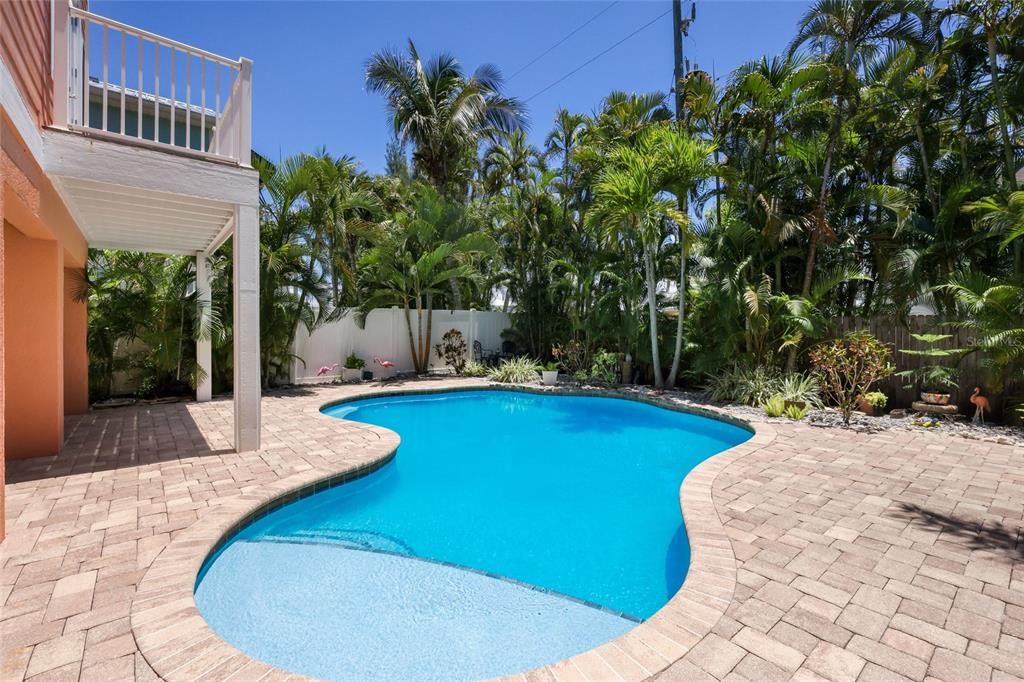 For Sale: $1,900,000 (4 beds, 3 baths, 2566 Square Feet)