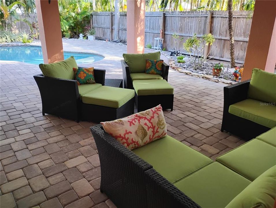 For Sale: $1,900,000 (4 beds, 3 baths, 2566 Square Feet)