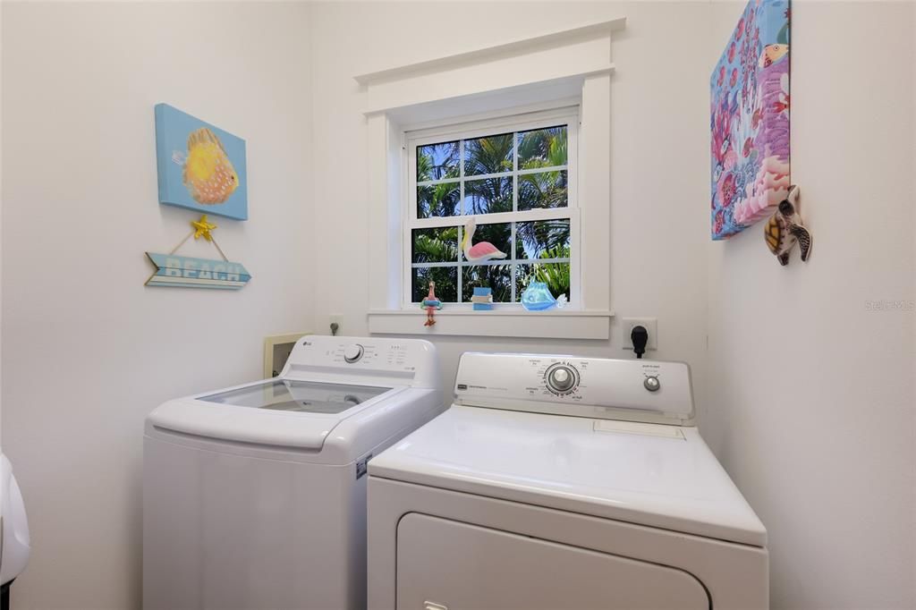 For Sale: $1,900,000 (4 beds, 3 baths, 2566 Square Feet)