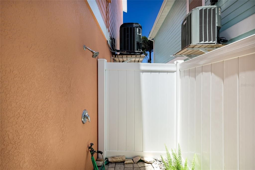 For Sale: $1,900,000 (4 beds, 3 baths, 2566 Square Feet)