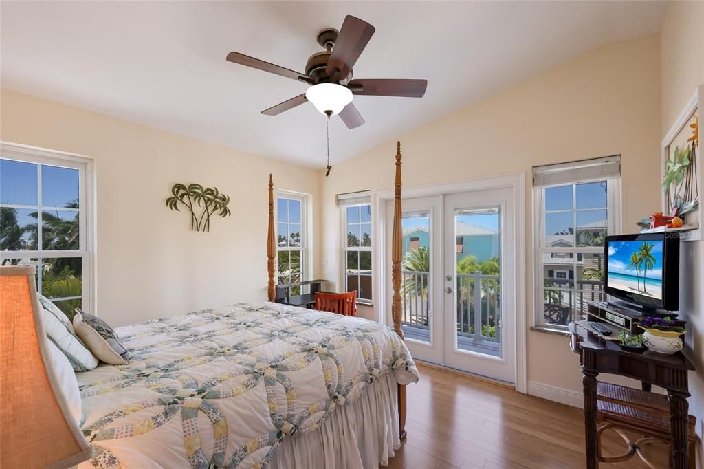 For Sale: $1,900,000 (4 beds, 3 baths, 2566 Square Feet)