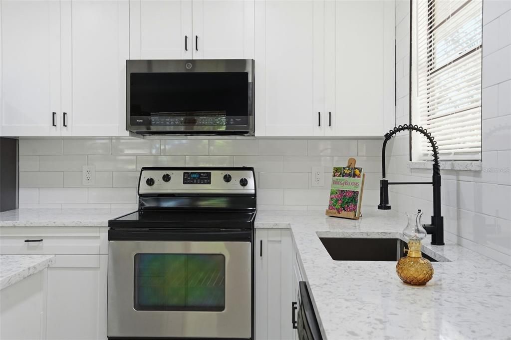 En Venta: $379,000 (4 camas, 3 baños, 2200 Pies cuadrados)