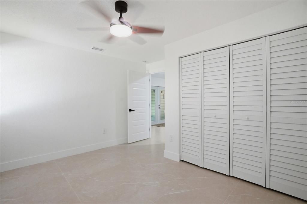 En Venta: $379,000 (4 camas, 3 baños, 2200 Pies cuadrados)