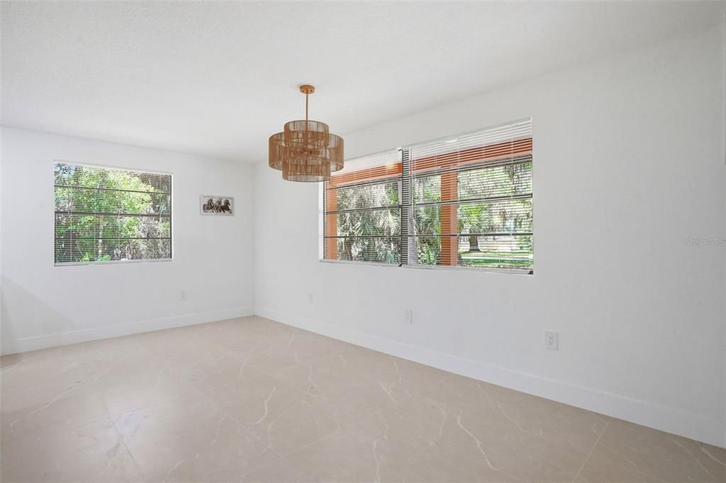 En Venta: $379,000 (4 camas, 3 baños, 2200 Pies cuadrados)