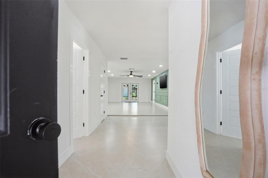 En Venta: $379,000 (4 camas, 3 baños, 2200 Pies cuadrados)