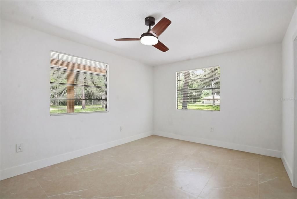 En Venta: $379,000 (4 camas, 3 baños, 2200 Pies cuadrados)
