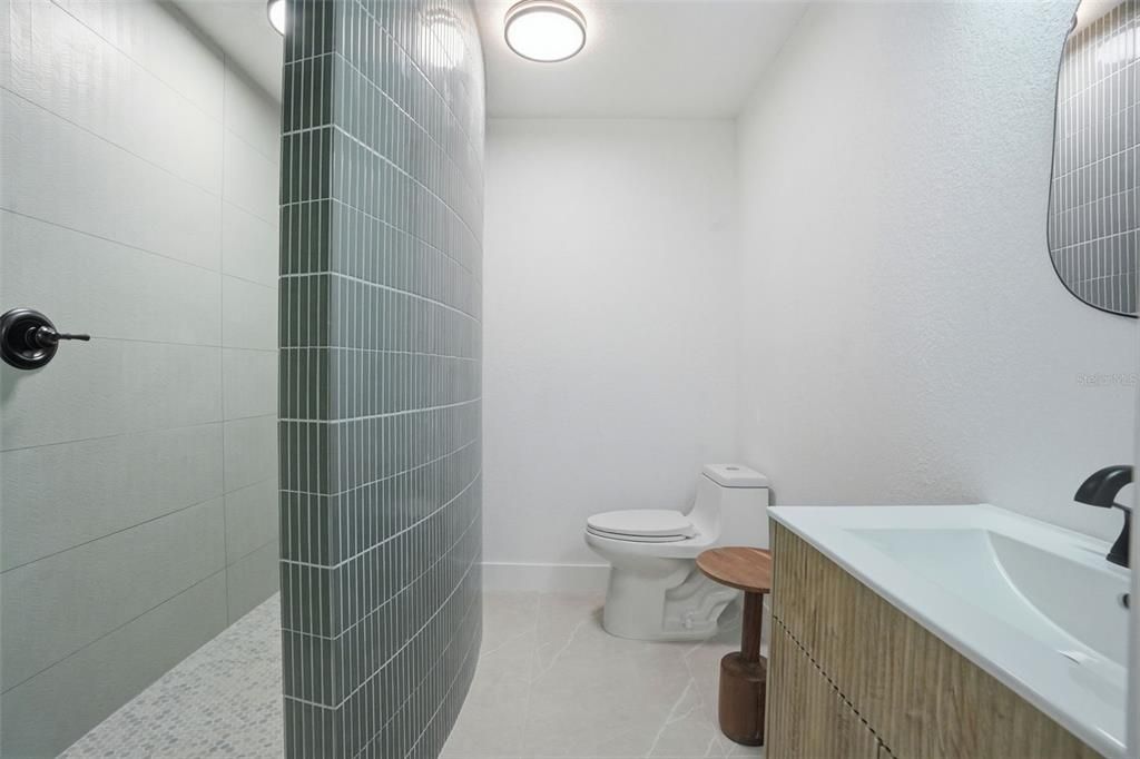 En Venta: $379,000 (4 camas, 3 baños, 2200 Pies cuadrados)