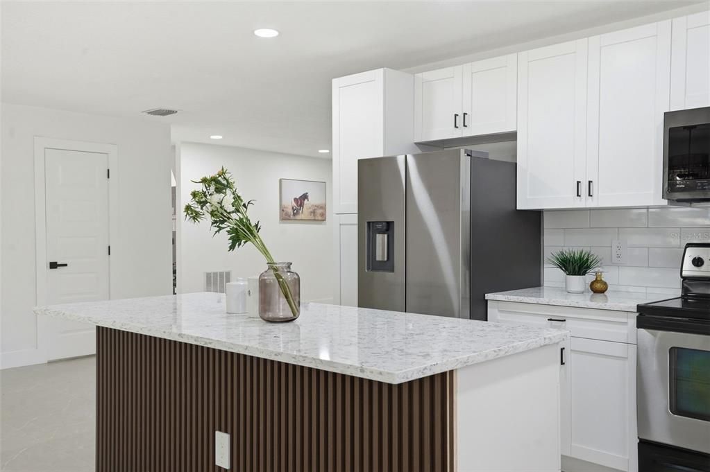 En Venta: $379,000 (4 camas, 3 baños, 2200 Pies cuadrados)