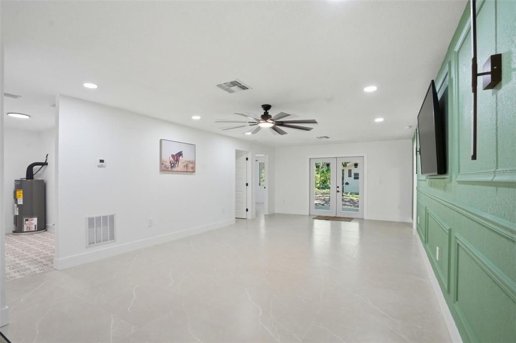 En Venta: $379,000 (4 camas, 3 baños, 2200 Pies cuadrados)