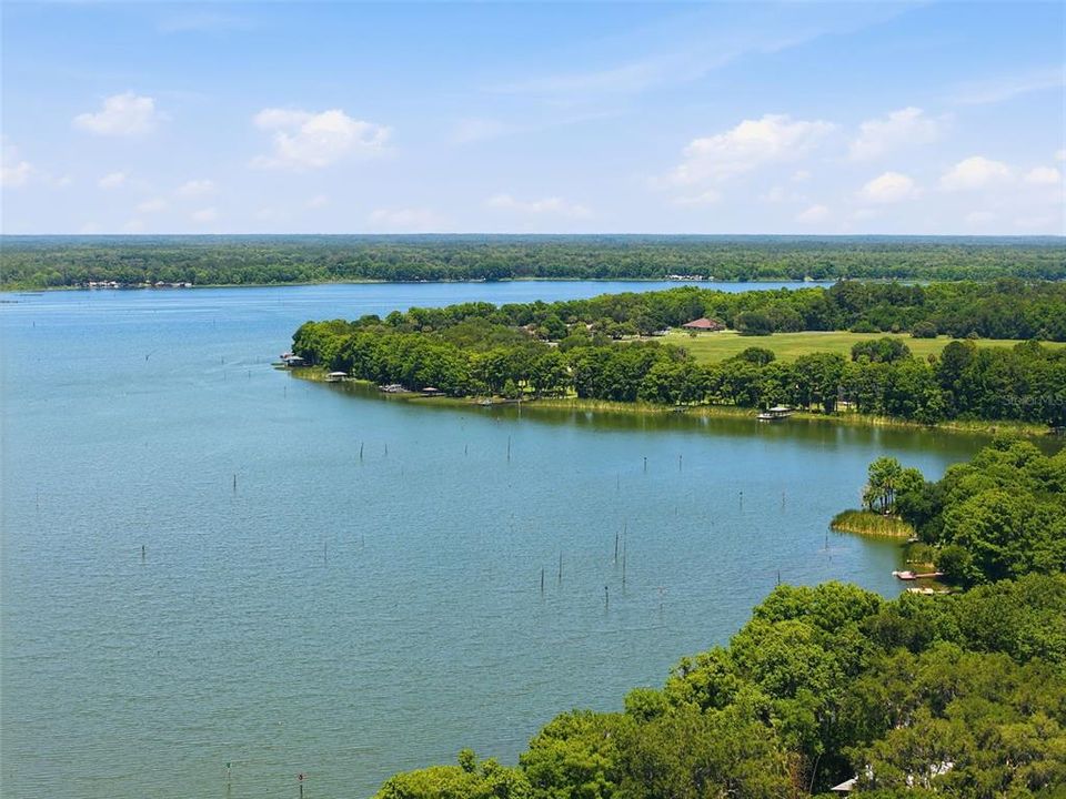 En Venta: $379,000 (4 camas, 3 baños, 2200 Pies cuadrados)