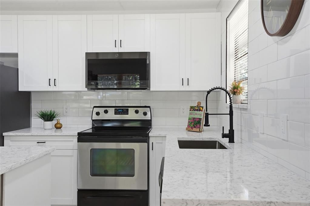 En Venta: $379,000 (4 camas, 3 baños, 2200 Pies cuadrados)