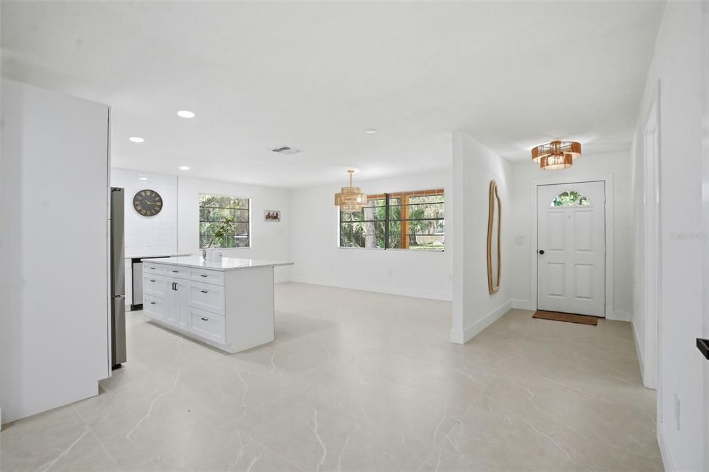 En Venta: $379,000 (4 camas, 3 baños, 2200 Pies cuadrados)
