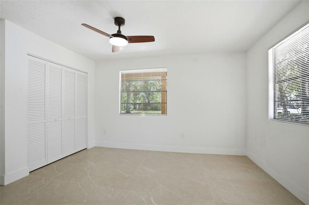 En Venta: $379,000 (4 camas, 3 baños, 2200 Pies cuadrados)