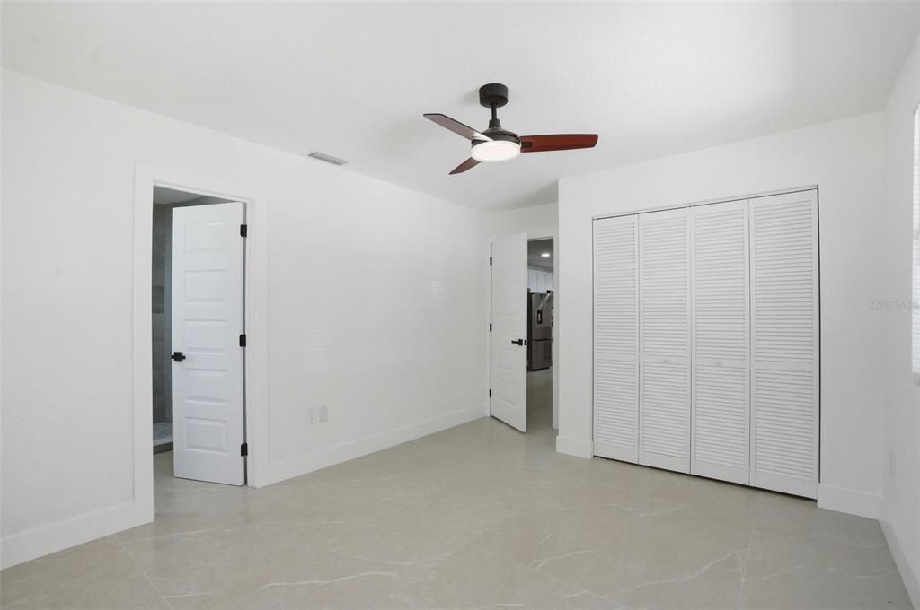 En Venta: $379,000 (4 camas, 3 baños, 2200 Pies cuadrados)