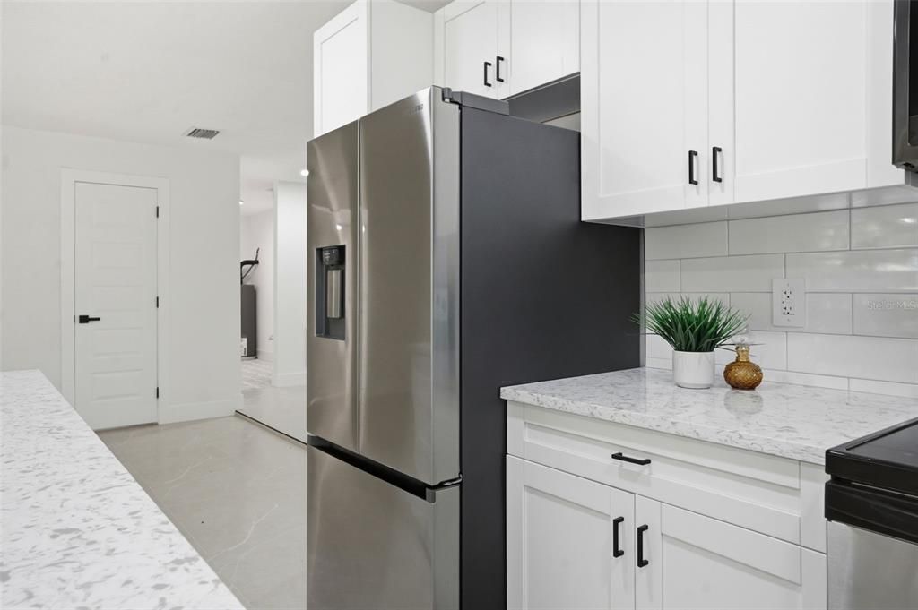 En Venta: $379,000 (4 camas, 3 baños, 2200 Pies cuadrados)