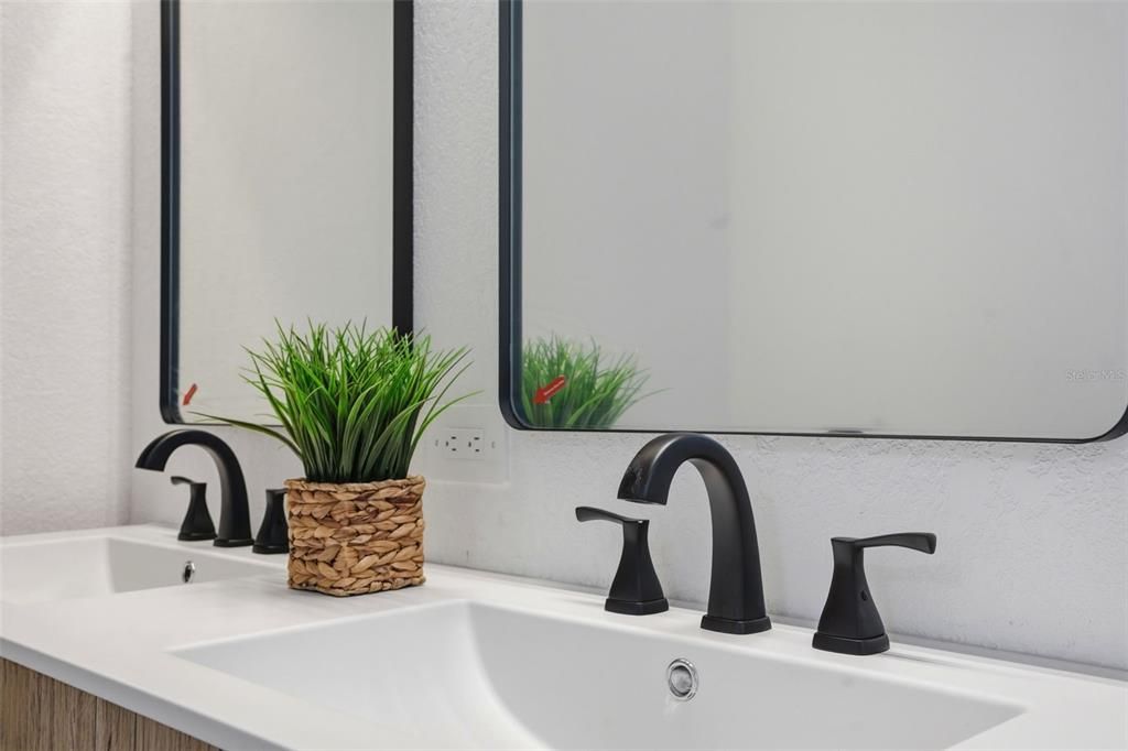 En Venta: $379,000 (4 camas, 3 baños, 2200 Pies cuadrados)