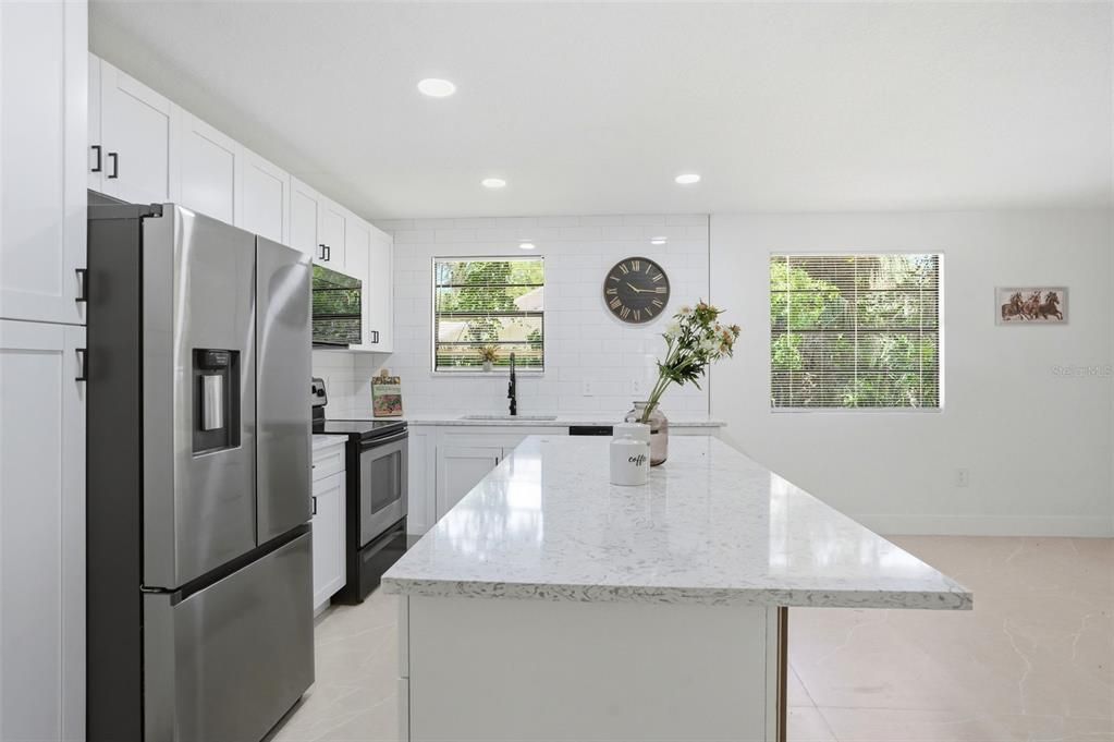 En Venta: $379,000 (4 camas, 3 baños, 2200 Pies cuadrados)
