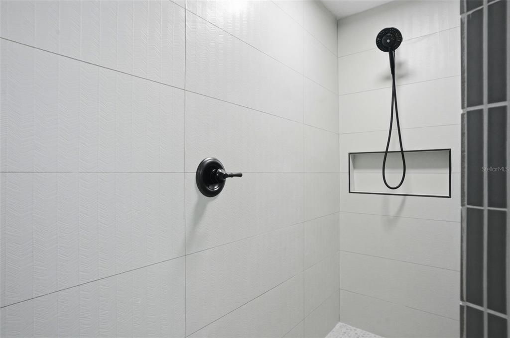 En Venta: $379,000 (4 camas, 3 baños, 2200 Pies cuadrados)