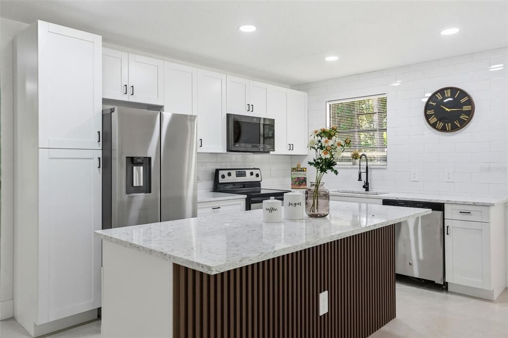 En Venta: $379,000 (4 camas, 3 baños, 2200 Pies cuadrados)