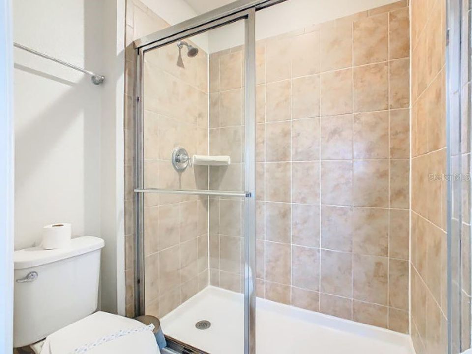 For Sale: $375,000 (5 beds, 4 baths, 2076 Square Feet)
