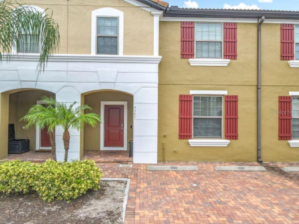 For Sale: $375,000 (5 beds, 4 baths, 2076 Square Feet)