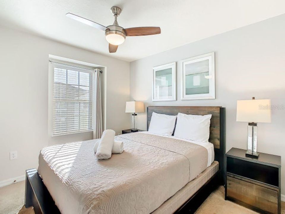 For Sale: $375,000 (5 beds, 4 baths, 2076 Square Feet)