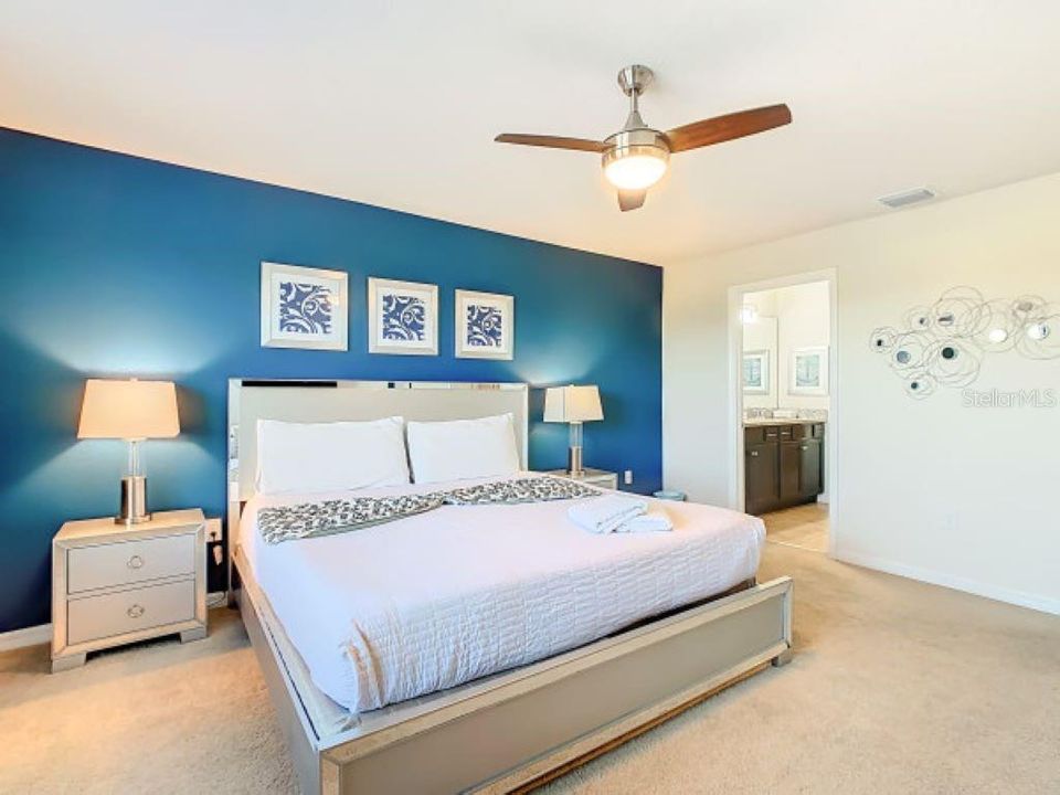 For Sale: $375,000 (5 beds, 4 baths, 2076 Square Feet)