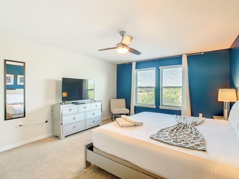For Sale: $375,000 (5 beds, 4 baths, 2076 Square Feet)
