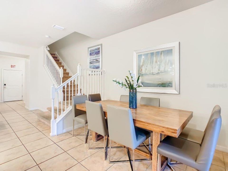 For Sale: $375,000 (5 beds, 4 baths, 2076 Square Feet)
