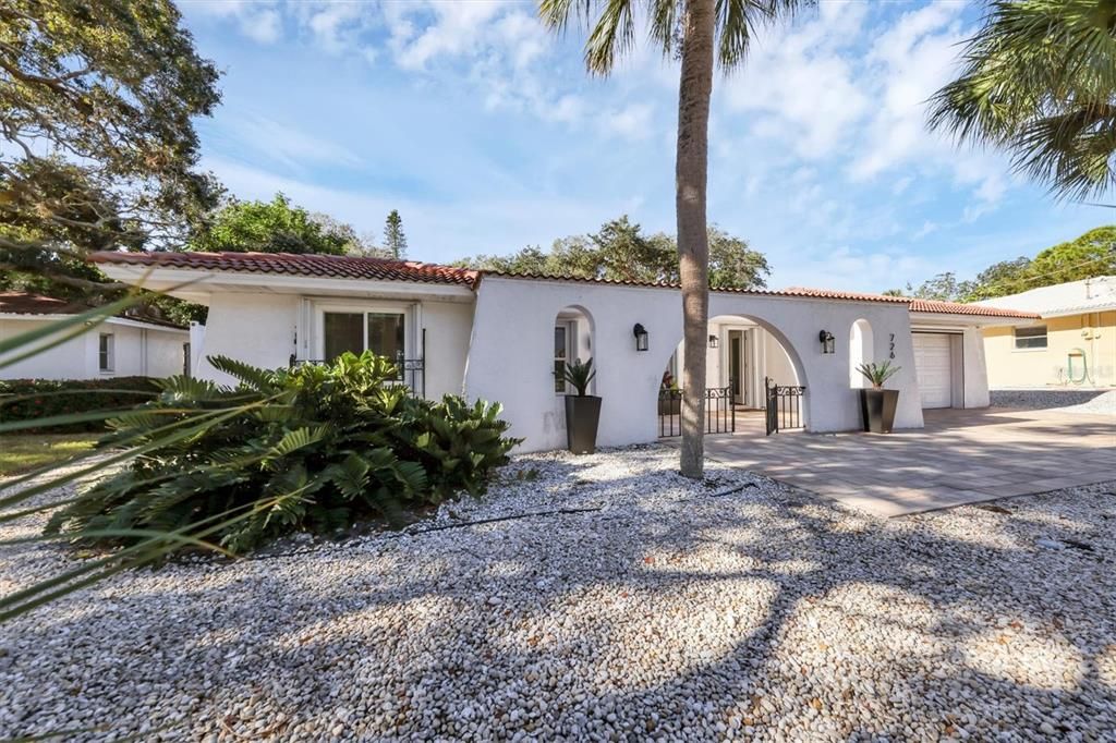 For Rent: $5,525 (3 beds, 2 baths, 1822 Square Feet)