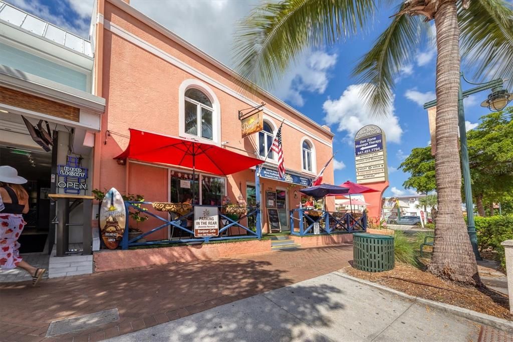 For Rent: $5,525 (3 beds, 2 baths, 1822 Square Feet)