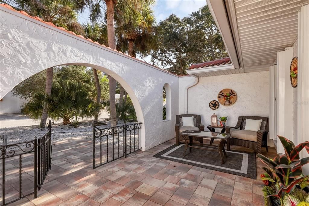 For Rent: $5,525 (3 beds, 2 baths, 1822 Square Feet)