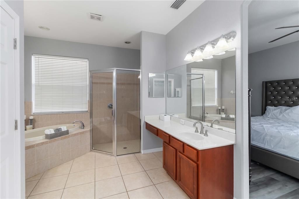 Activo con contrato: $365,000 (3 camas, 2 baños, 2114 Pies cuadrados)