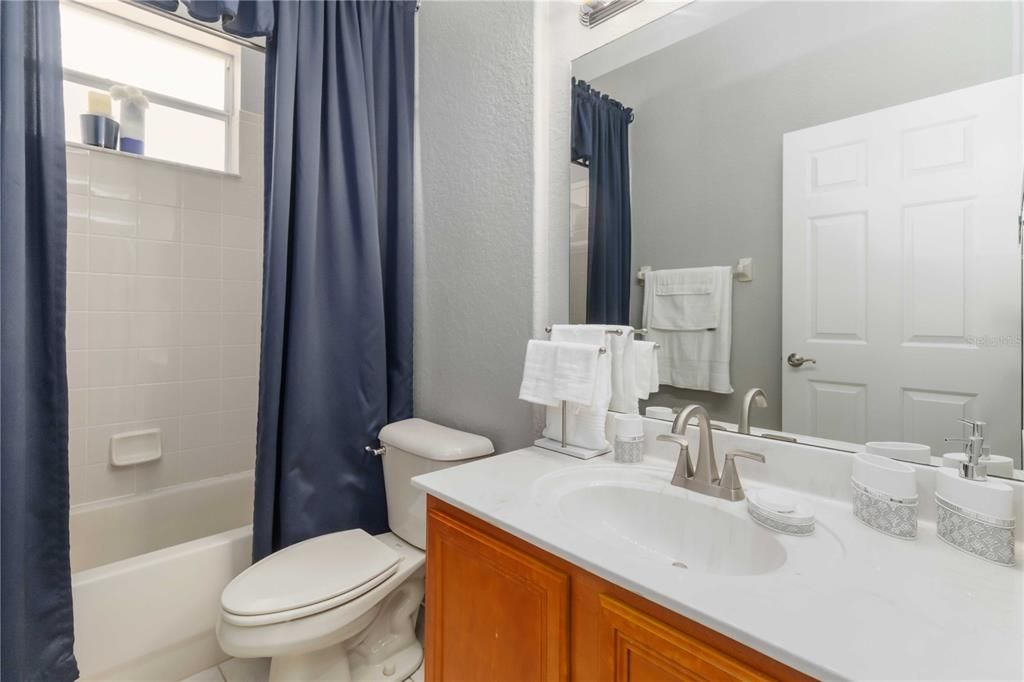 Activo con contrato: $365,000 (3 camas, 2 baños, 2114 Pies cuadrados)