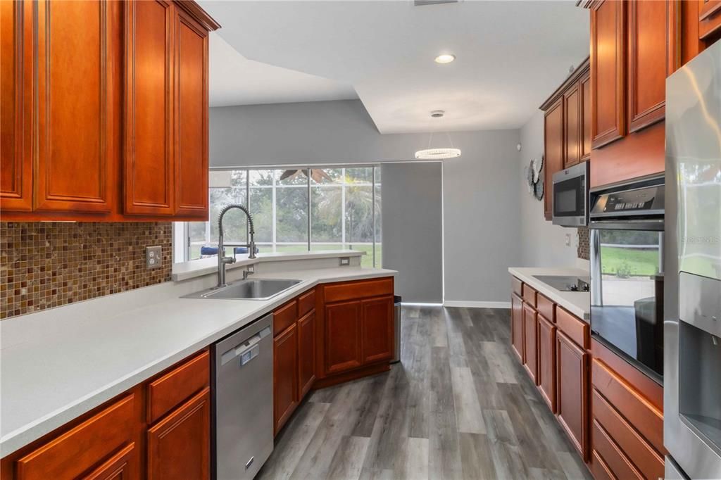 Activo con contrato: $365,000 (3 camas, 2 baños, 2114 Pies cuadrados)