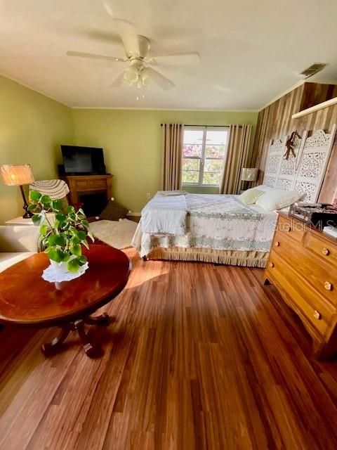 For Sale: $439,900 (4 beds, 3 baths, 1992 Square Feet)