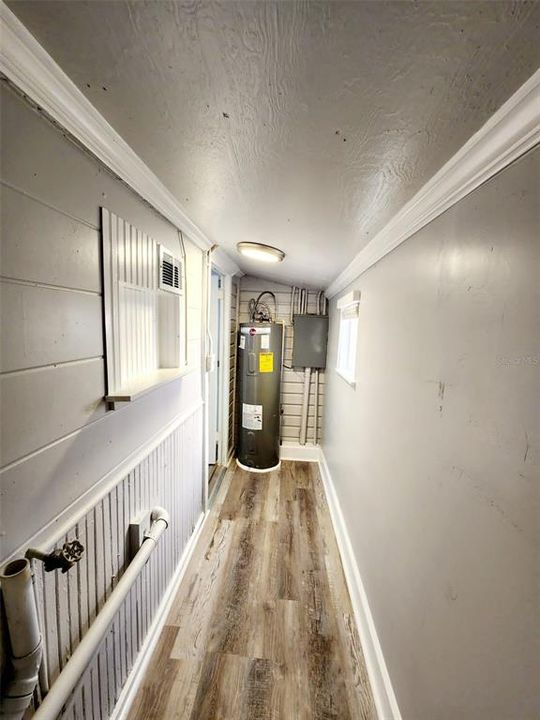For Rent: $1,799 (2 beds, 1 baths, 875 Square Feet)