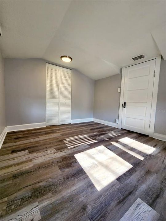 For Rent: $1,799 (2 beds, 1 baths, 875 Square Feet)