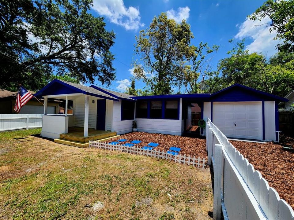 For Rent: $1,799 (2 beds, 1 baths, 875 Square Feet)