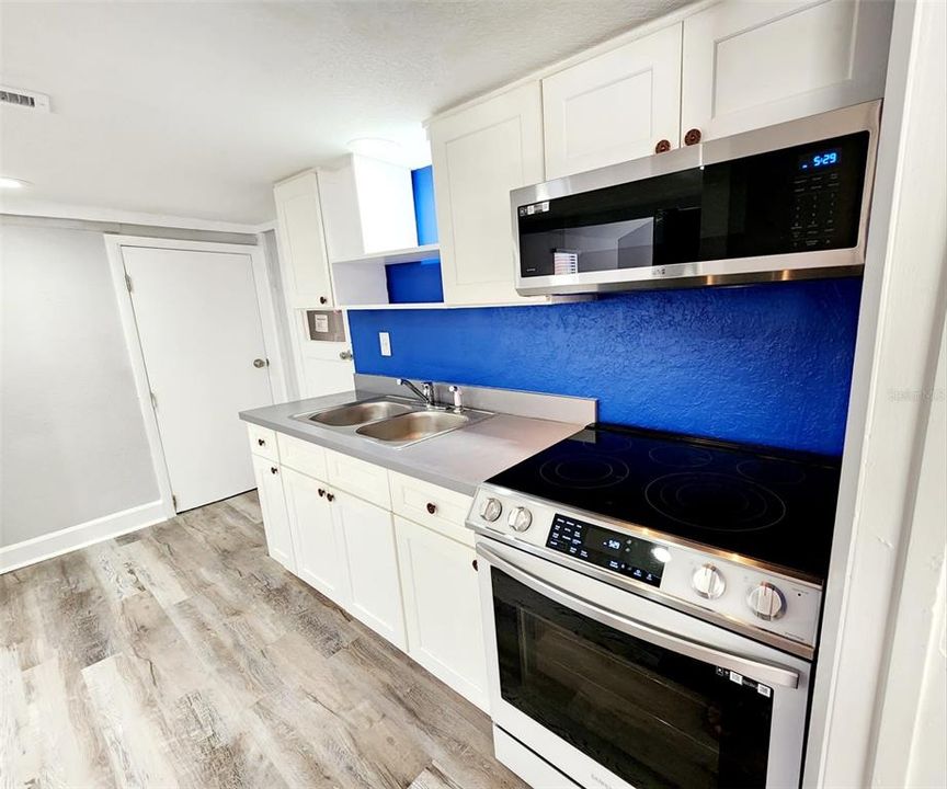 For Rent: $1,799 (2 beds, 1 baths, 875 Square Feet)