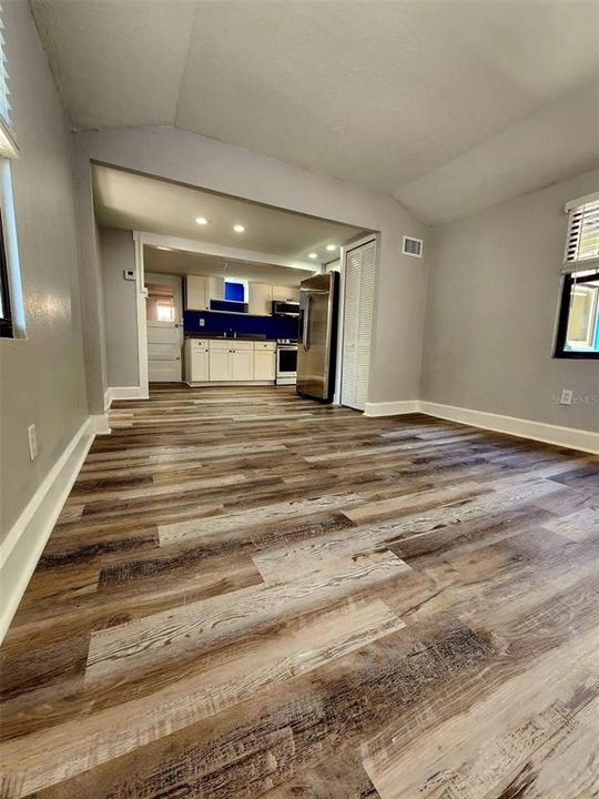 For Rent: $1,799 (2 beds, 1 baths, 875 Square Feet)