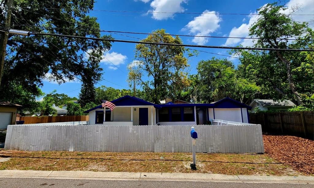 For Rent: $1,799 (2 beds, 1 baths, 875 Square Feet)