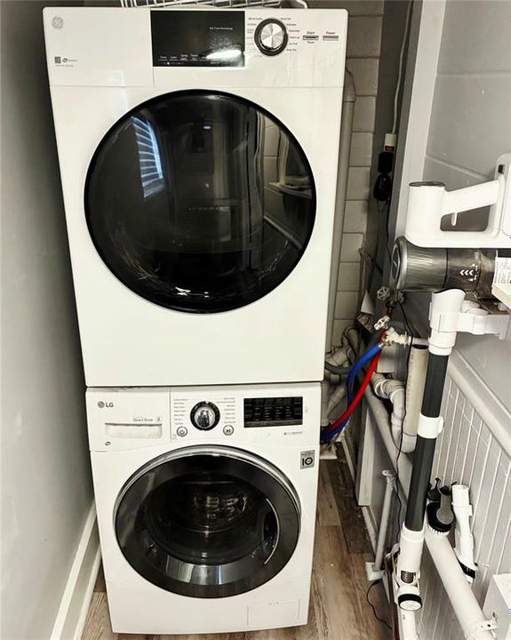 For Rent: $1,799 (2 beds, 1 baths, 875 Square Feet)